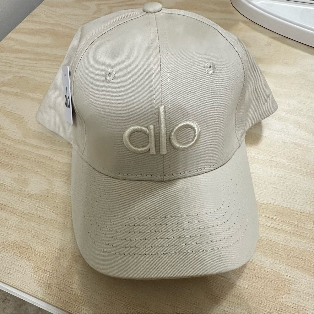 NEW SOLD OUT Alo yoga sand Off-Duty Cap - Picture 3 of 5